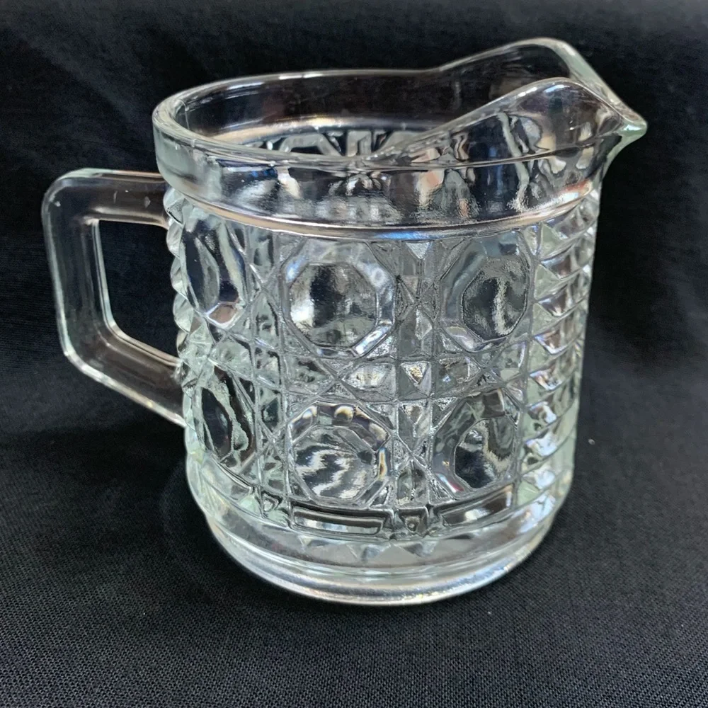 VINTAGE FEDERAL GLASS WINDSOR BUTTON & CANE CREAMER - Picture 1 of 5